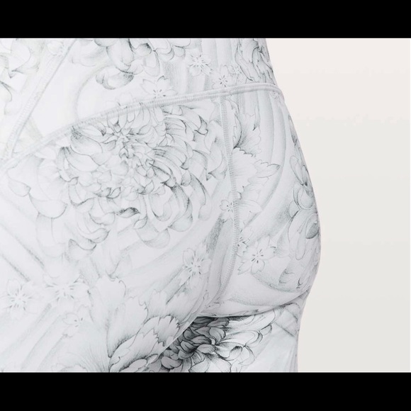 Lululemon Train Times 21” Crop White Flower 8 - Picture 4 of 10